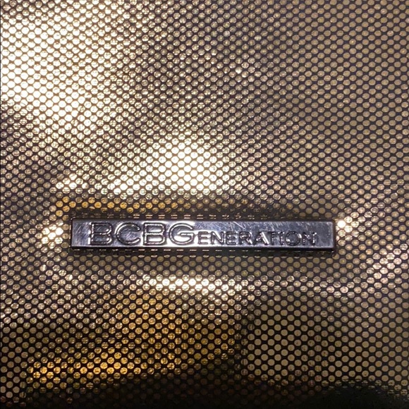 BCBG Generation Gold Clasp - Picture 2 of 5